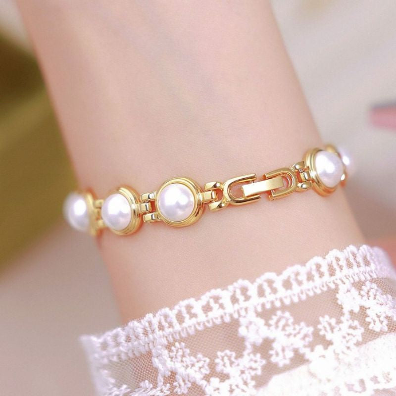 Elegant Medieval Pearl Quartz Women's Watch