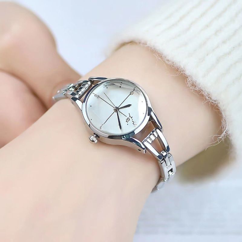 Elegant Women's Quartz Watch with Clean Dial and Link Bracelet