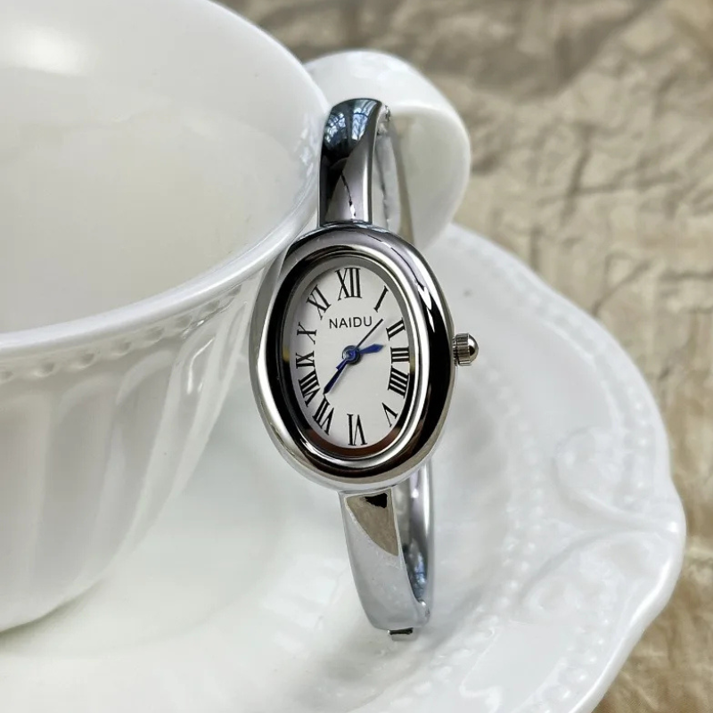 Vintage Women's Oval Watch 4 Image