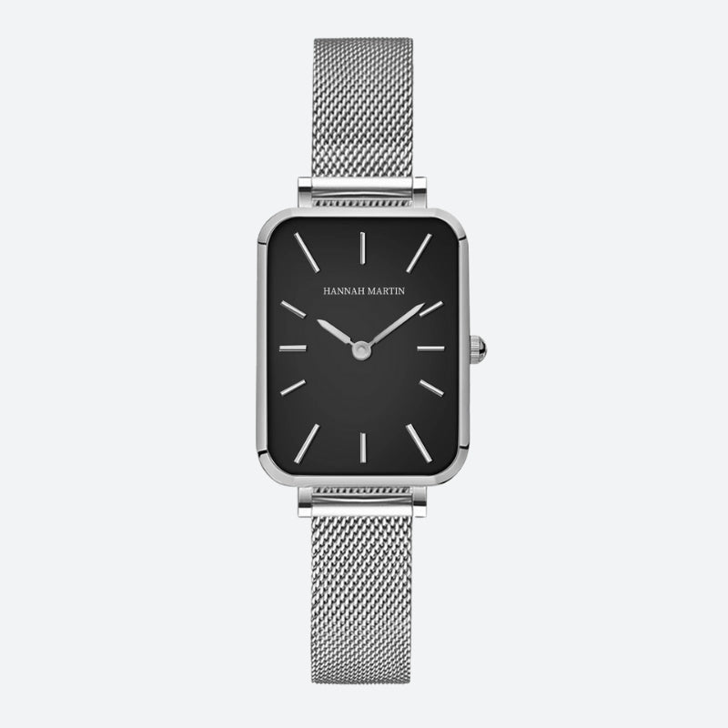 Vintage women's watch with a rectangular gold shape and fine mesh, set on a light background, with meticulous details and a chic look.