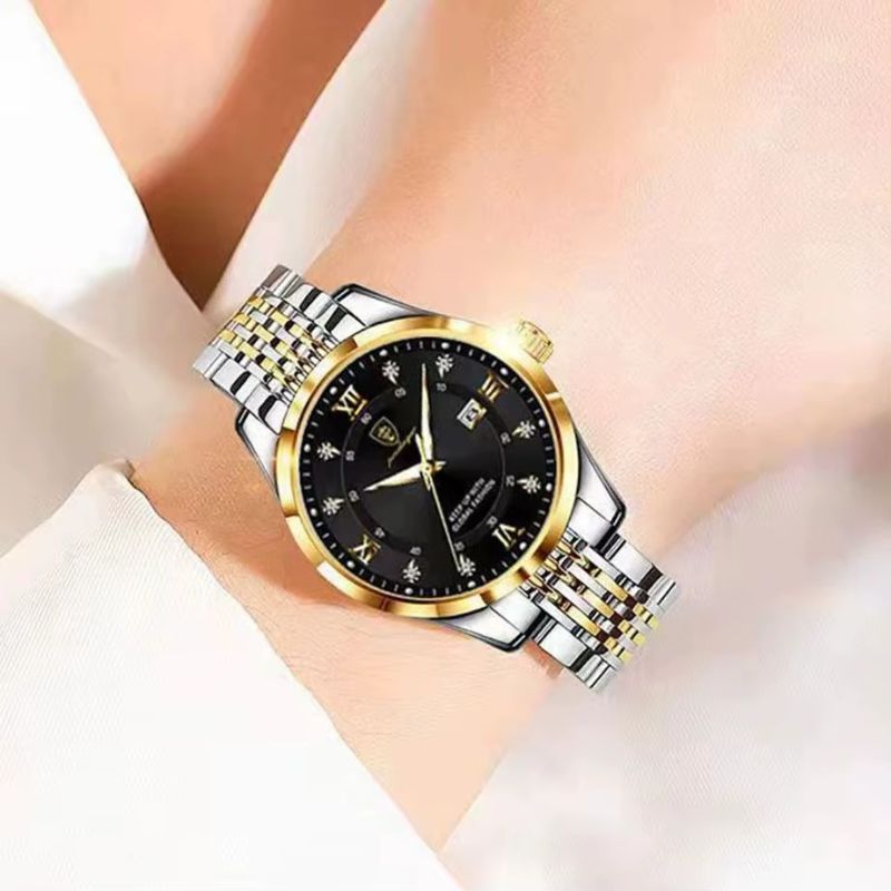 Women's quartz watch with synthetic diamonds