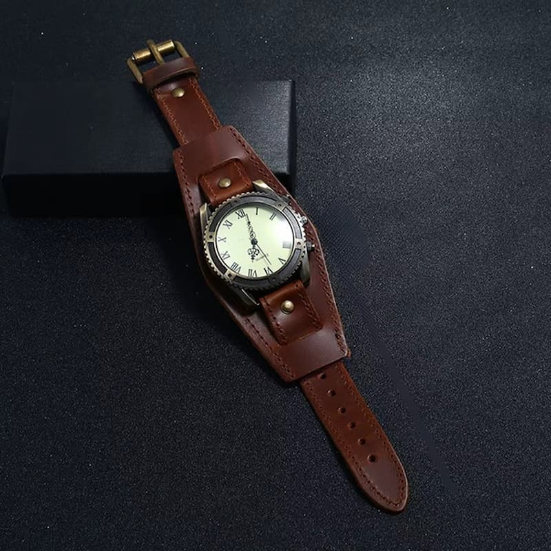 Vintage men's watch with leather strap, retro quartz with Roman numeral dial