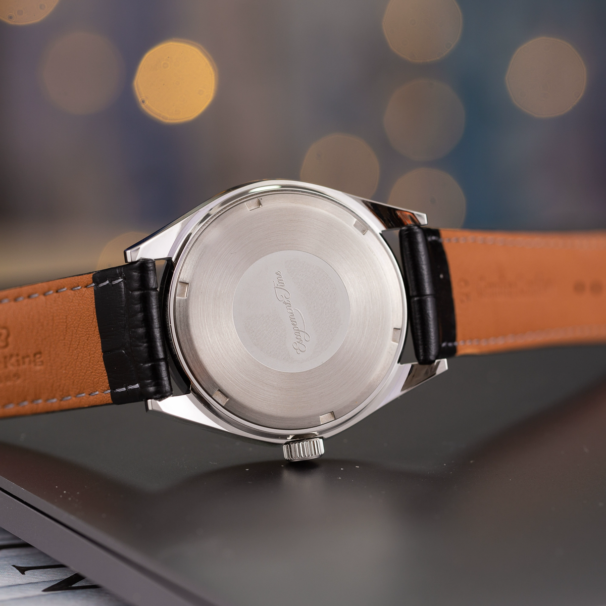 Vintage Men's Minimalist Quartz Watch with Black Leather Strap